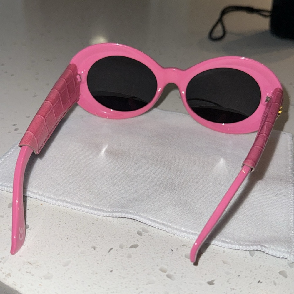 Gianni Versace Vintage Pink Medusa Authentic Unisex - Picture 4 of 8